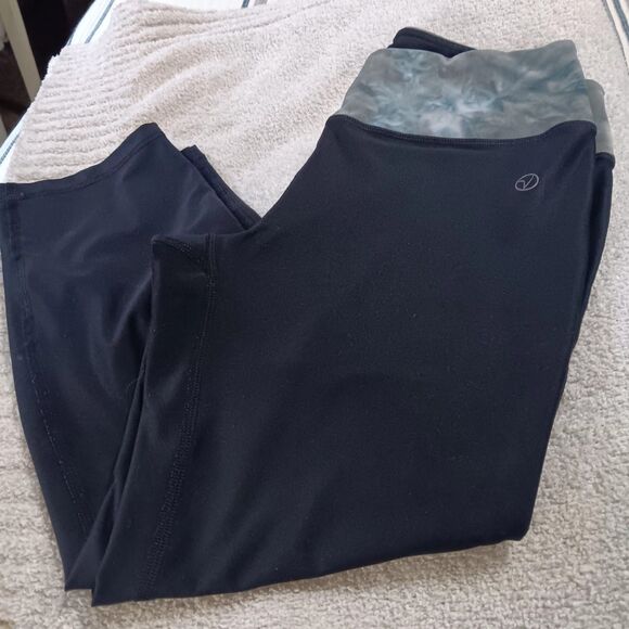 Vogo Athletica Black With Multi Color Waist Band SZ S Capri  Moisture Wicking - Picture 8 of 8